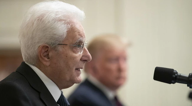 Sergio Mattarella, la delirante teoria dei cospirazionisti americani: "Agente segreto reclutato per far fuori Donald Trump"
