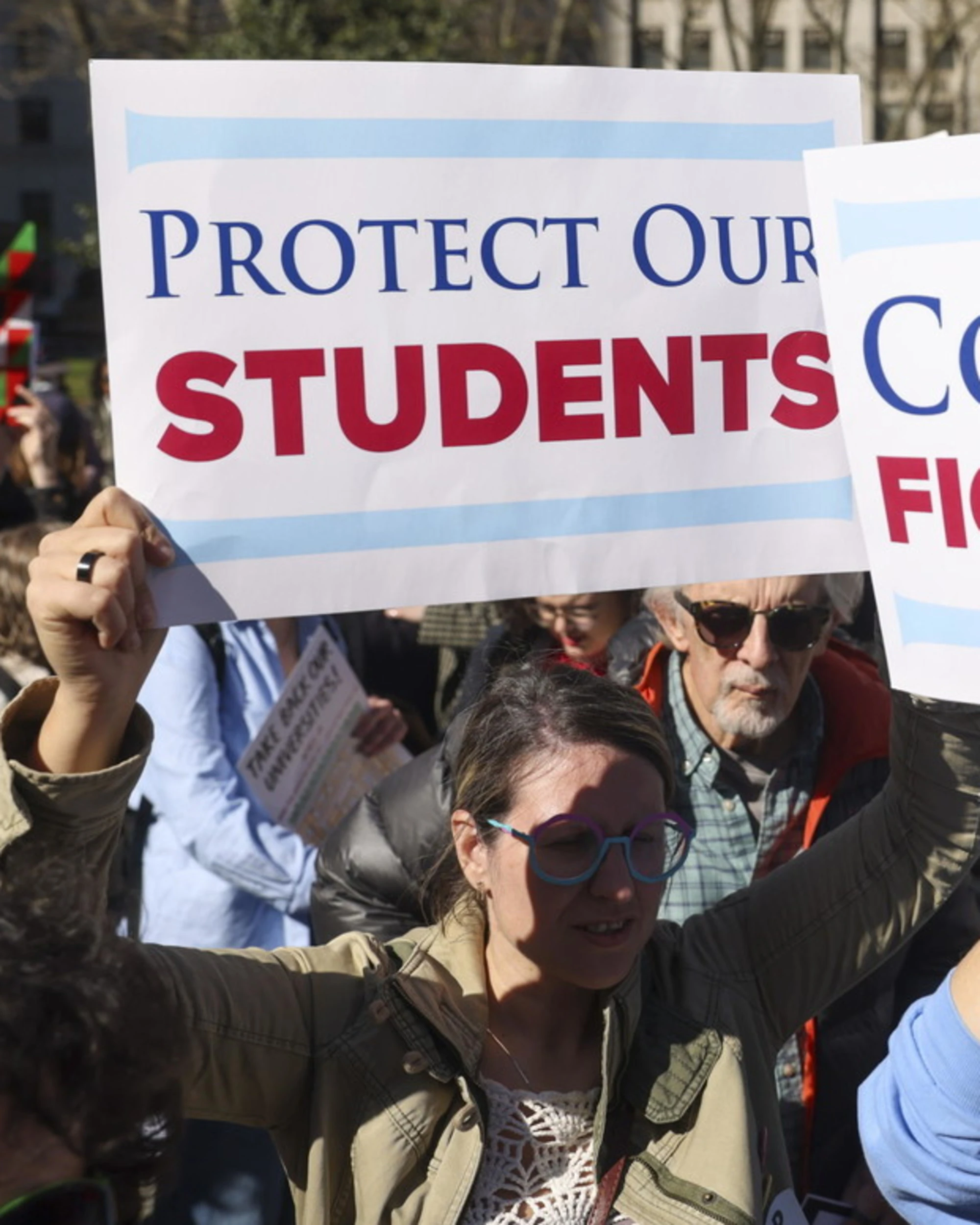 Harvard, stop agli studenti stranieri: la giudice blocca Trump 