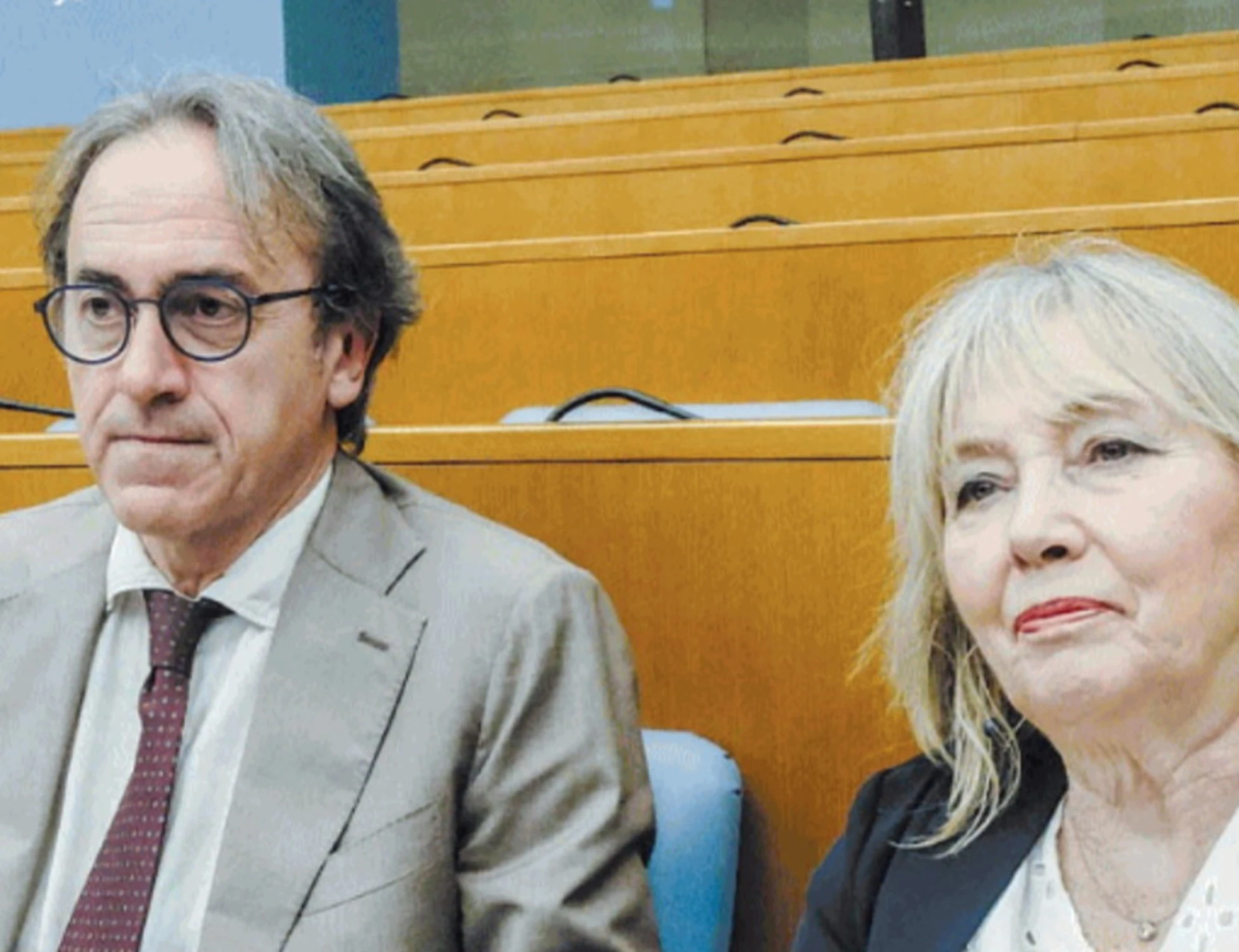 La sinistra chiama Tajani in aula: lui va, le opposizioni sono al mare