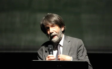 Massimo Cacciari e il caso-Merz: "Si sfascia l'Europa, al voto subito"