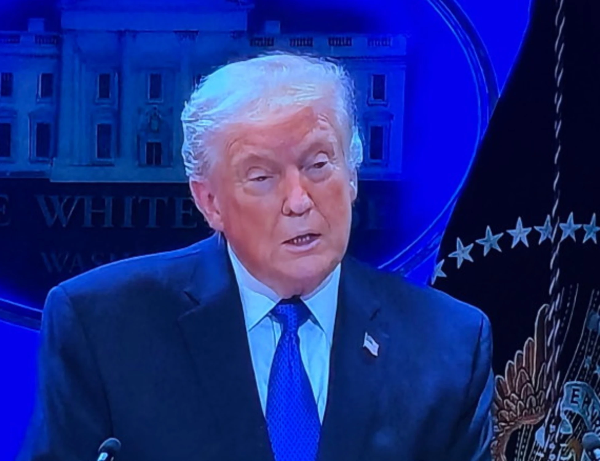 Stop ai dazi, Trump contro la Corte suprema: "Volevo fare il bravo ragazzo. Ora tariffe extra al 10%"