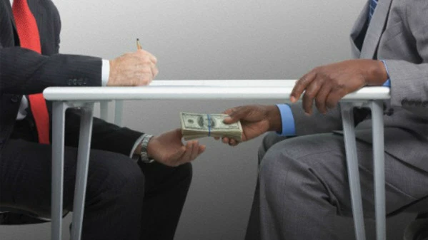 Italia, il cancro della corruzione: costa 60 mld l&apos;anno