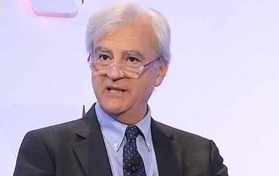 Antonio Maria Rinaldi, il video che smaschera l'Ue: "Si paga solo in contanti", schiaffo ai M5s e Pd