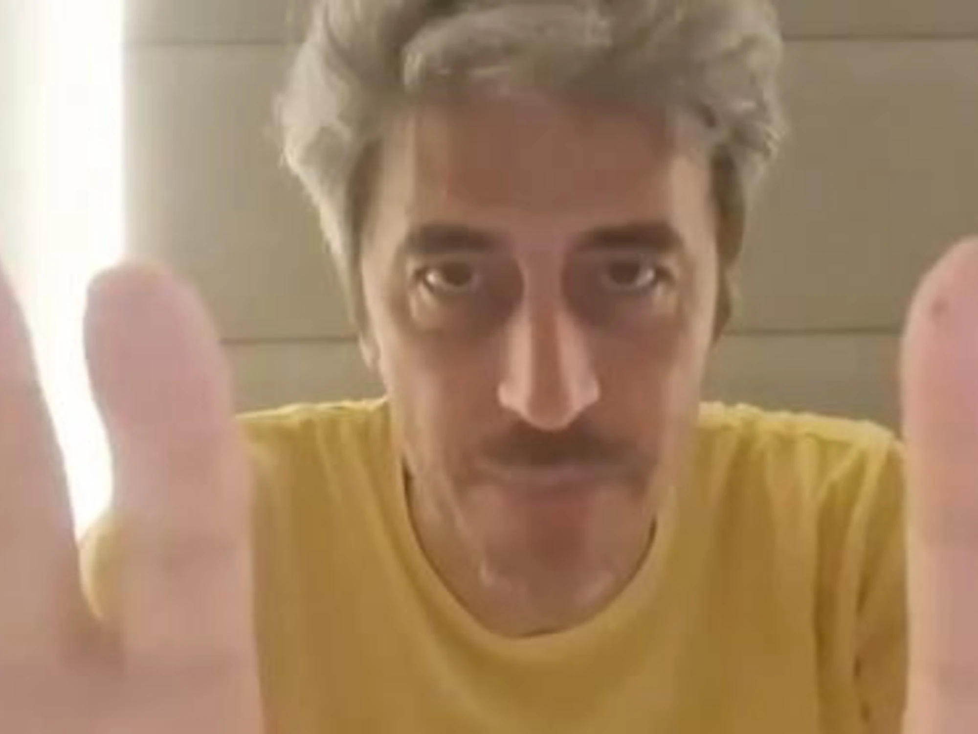 Pif farnetica contro Giorgia Meloni: "Bombardiamo la Sicilia"