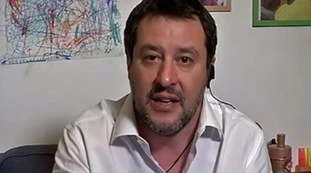 Matteo Salvini risponde a Vincenzo De Luca: "Vuol chiudere la Campania? Gli ricordo che non ha una sanità all'altezza"