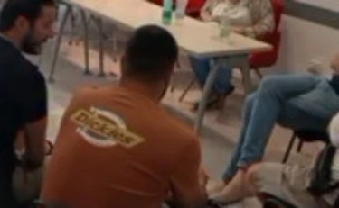 Napoli, disoccupati occupano la sede del Pd: "Innescata una bomba sociale"