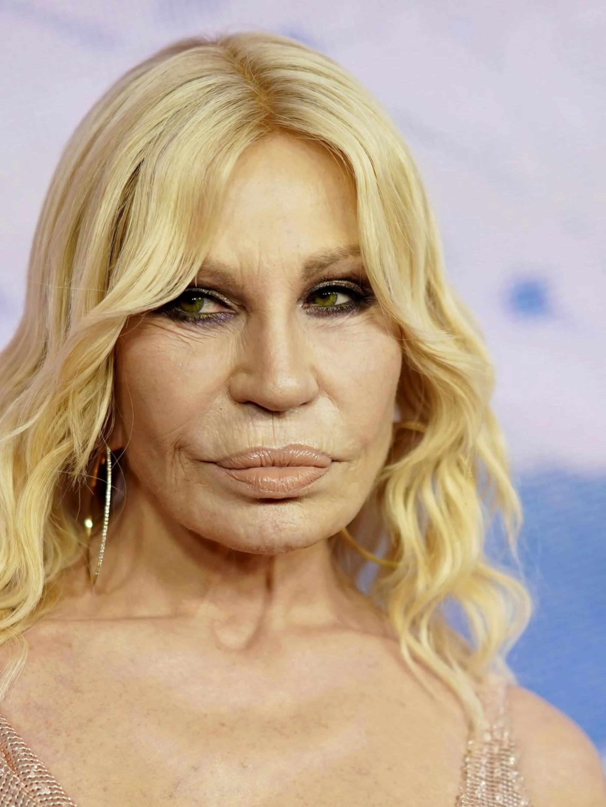 Versace, lascia Donatella. Vitale il nuovo direttore creativo. Rumors: cosa c'è dietro