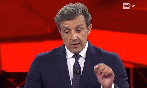 L'Eredità contro The Wall, adesso si fa dura: ascolti, clamoroso confronto tra Flavio Insinna e Gerry Scotti