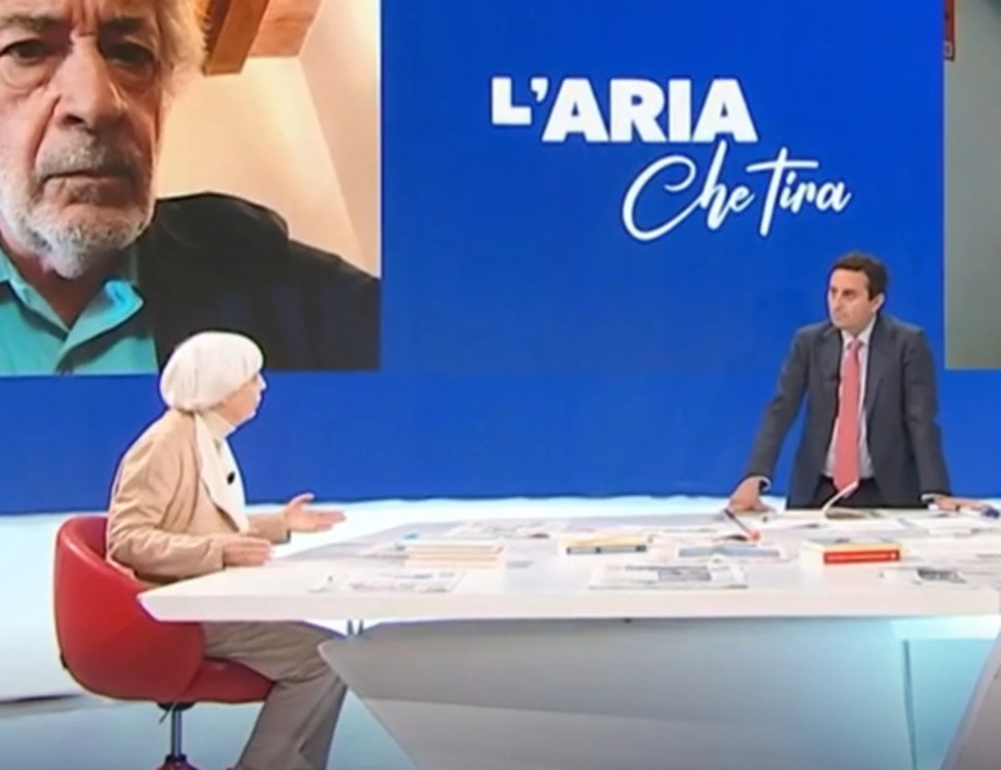 Ginevra Bompiani, "piacere un corno": fuori controllo diretta