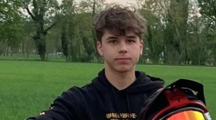 Treviso, Davide travolto e ucciso da un agente ubriaco? Il conto alla madre per pulire la strada dal sangue