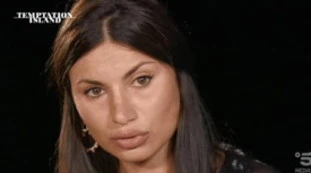 Temptation Island, &quot;sporcaccione in tutti i sensi&quot;. Manuela e Stefano, finisce a insulti