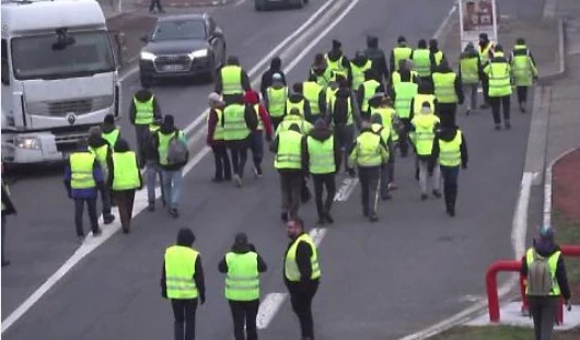 I gilet gialli sbarcano in Italia: depositato il simbolo del partito
