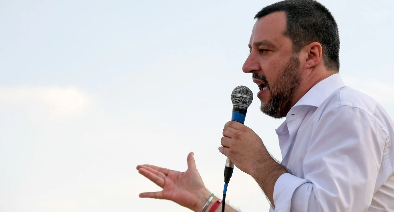 La Ong tedesca dà del "fascista" a Matteo Salvini: Lui: "Questi mai più in Italia"
