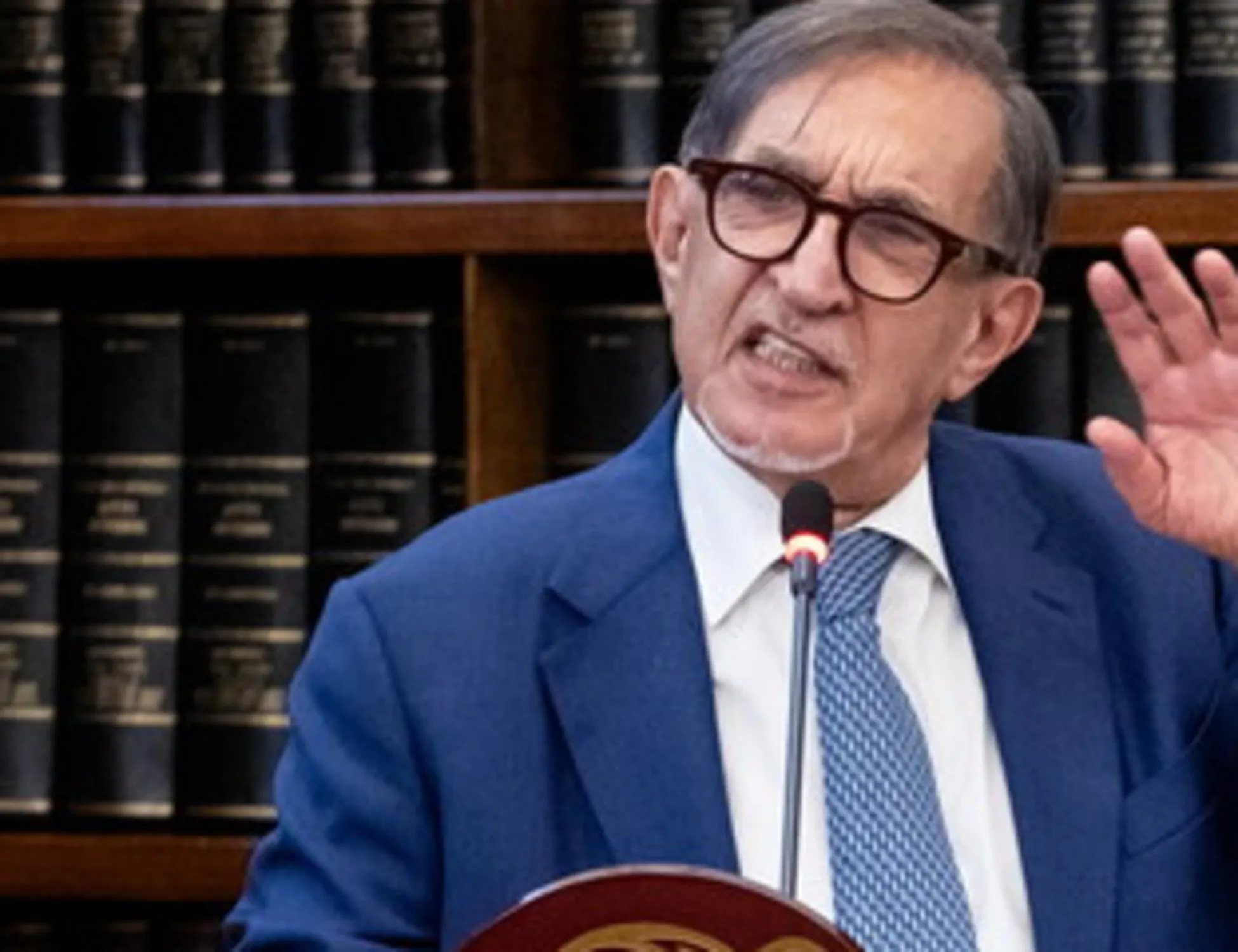 Leggi l'articolo: "Ecco quando si vota". Poi la bordata sul generale Vannacci: La Russa scatenato in Senato