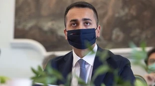 Luigi Di Maio, la domanda che può farlo dimettere: "Perché gli aiuti alla Cina tre giorni dopo l'avviso sul Covid?"
