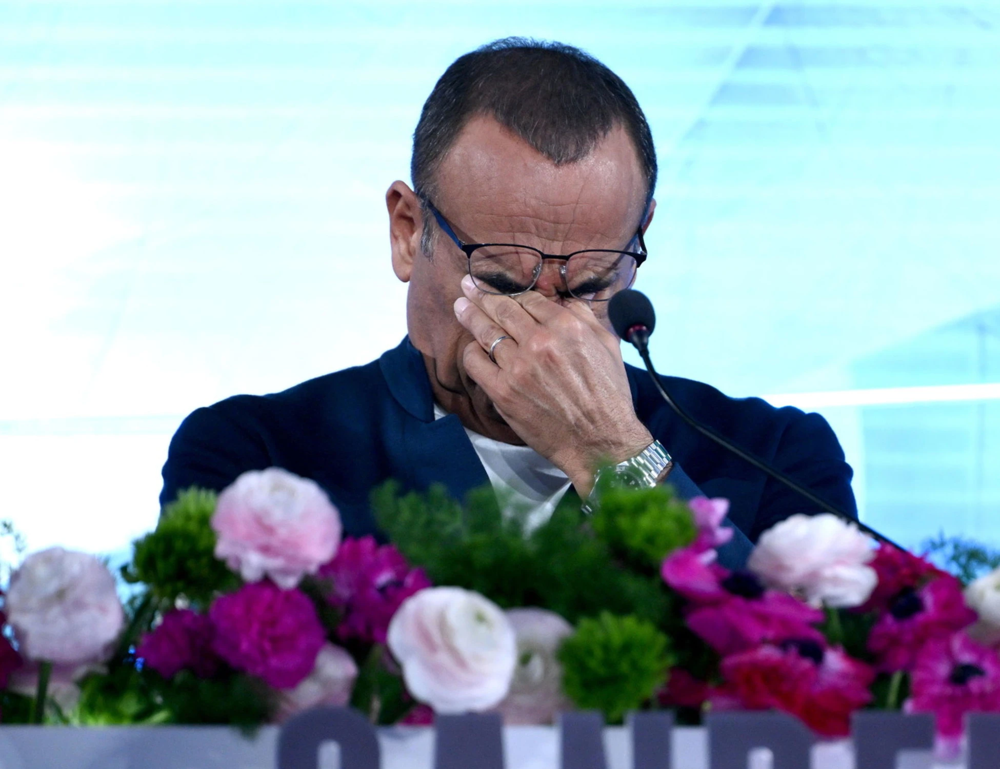 Sanremo 2026, primo guaio per Conti: "40 di febbre", chi sarà assente stasera