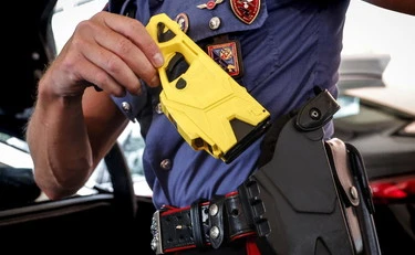La crociata ideologica contro il taser