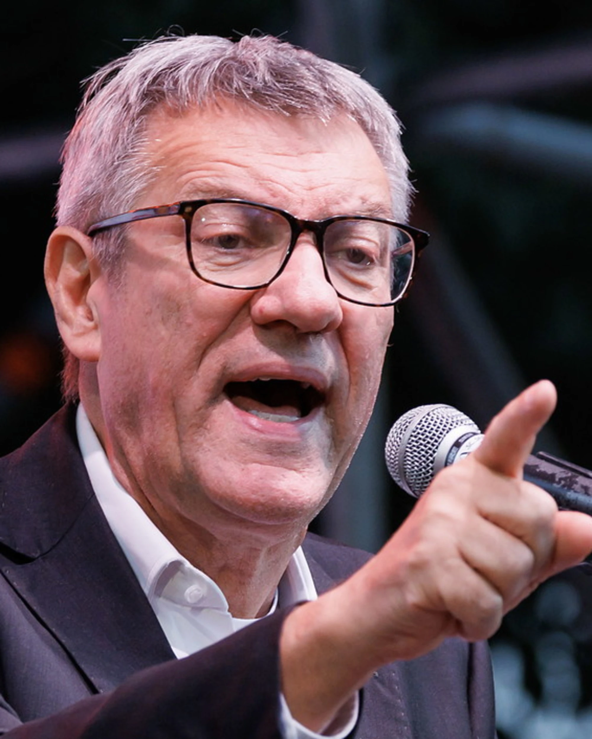 Maurizio Landini smontato dopo lo sciopero: ecco il sondaggio