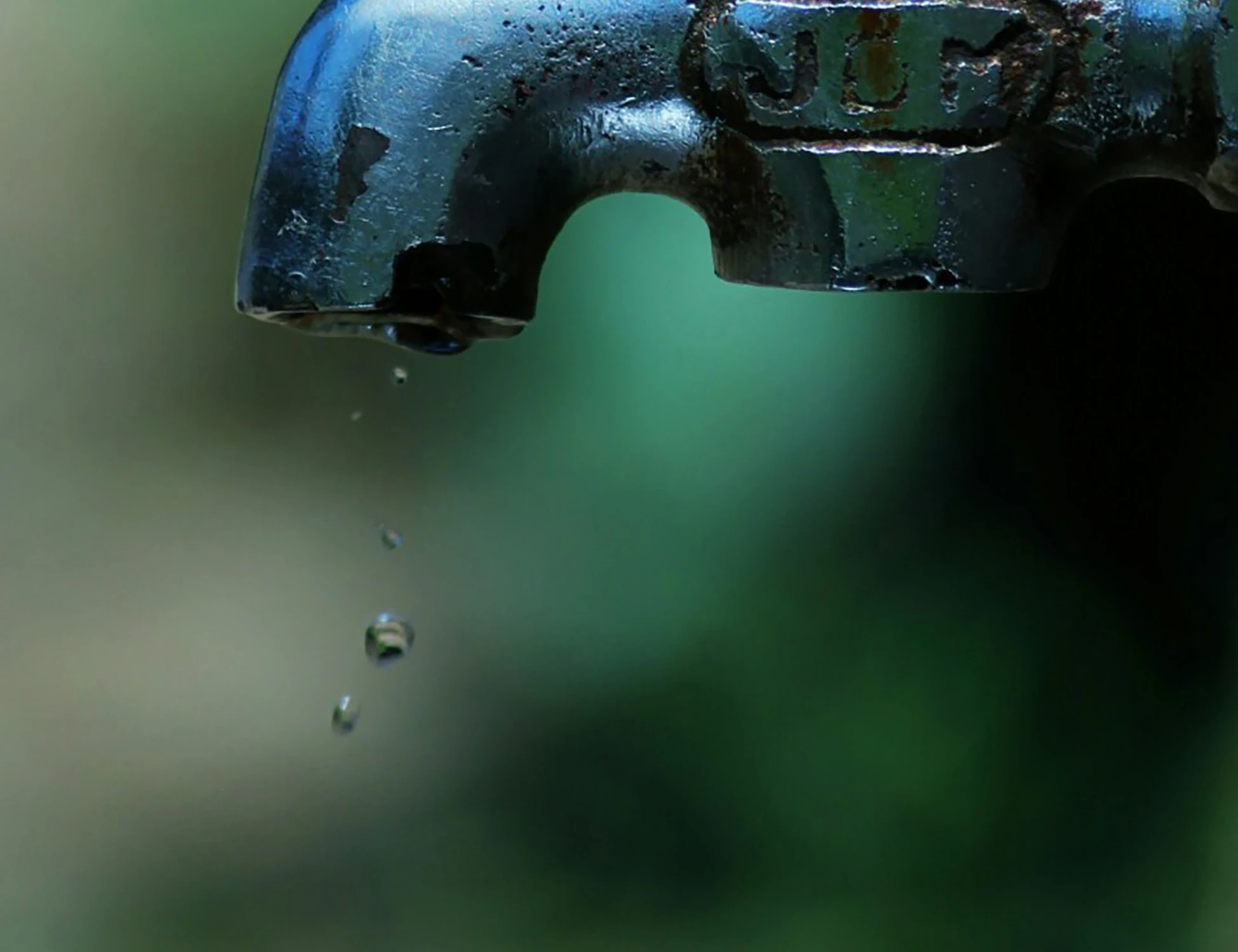 Caos a Pesaro, senza acqua i turisti se ne vanno
