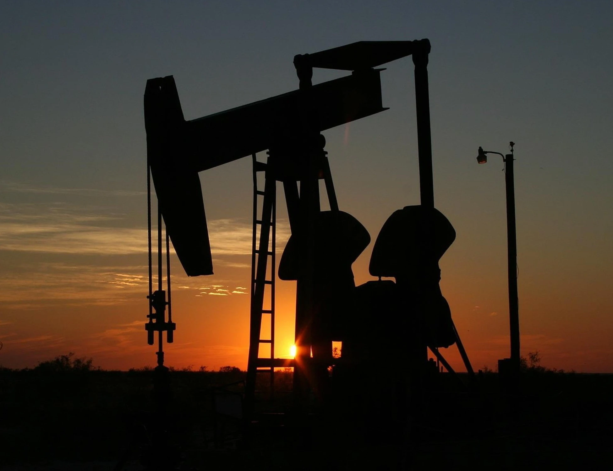 Le riserve di carburante dell'UE non dureranno fino all'inverno, l'allarme di Federpetroli: Gasolio a 3€ al litro nella stagione fredda