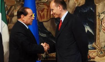 Berlusconi: "Il governo si fa, Letta può giurare già oggi, non sarò ministro"
