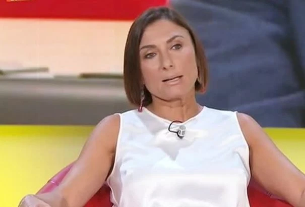 Alessia Morani: "Un grande in bocca al lupo a Vito Crimi". I giornalisti la deridono: "Il Pd sta esagerando"