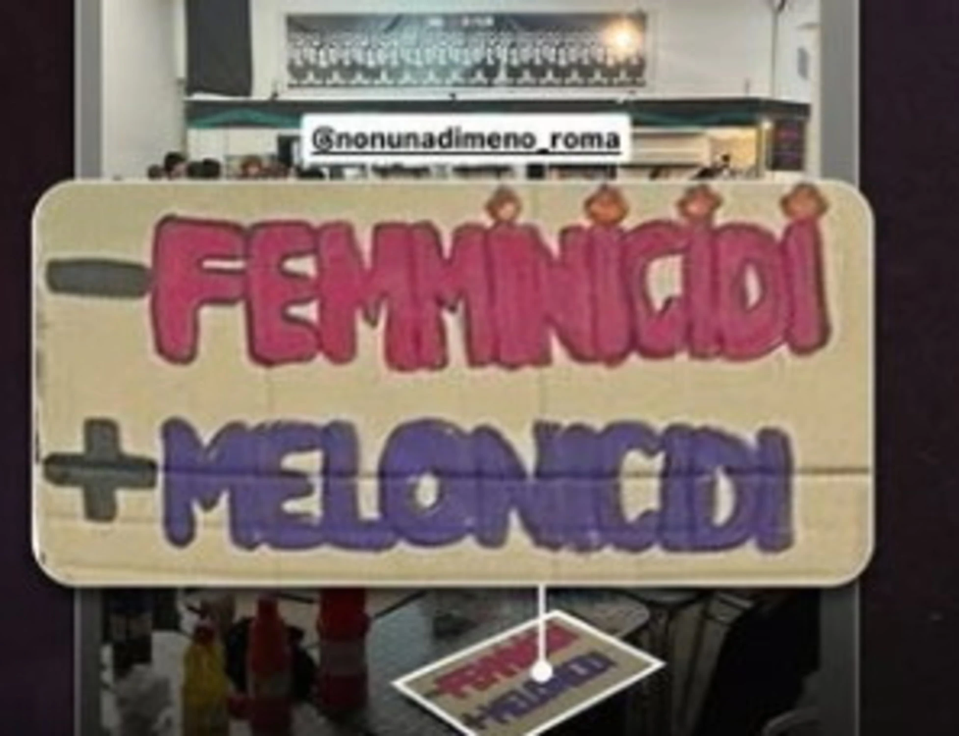 Giorgia Meloni, il cartello-choc delle femministe: "Meno Femminicidi, più Melonicidi"