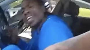 Usa, "sono paraplegico". Ma gli agenti non gli credono: preso per i capelli e massacrato, video-choc