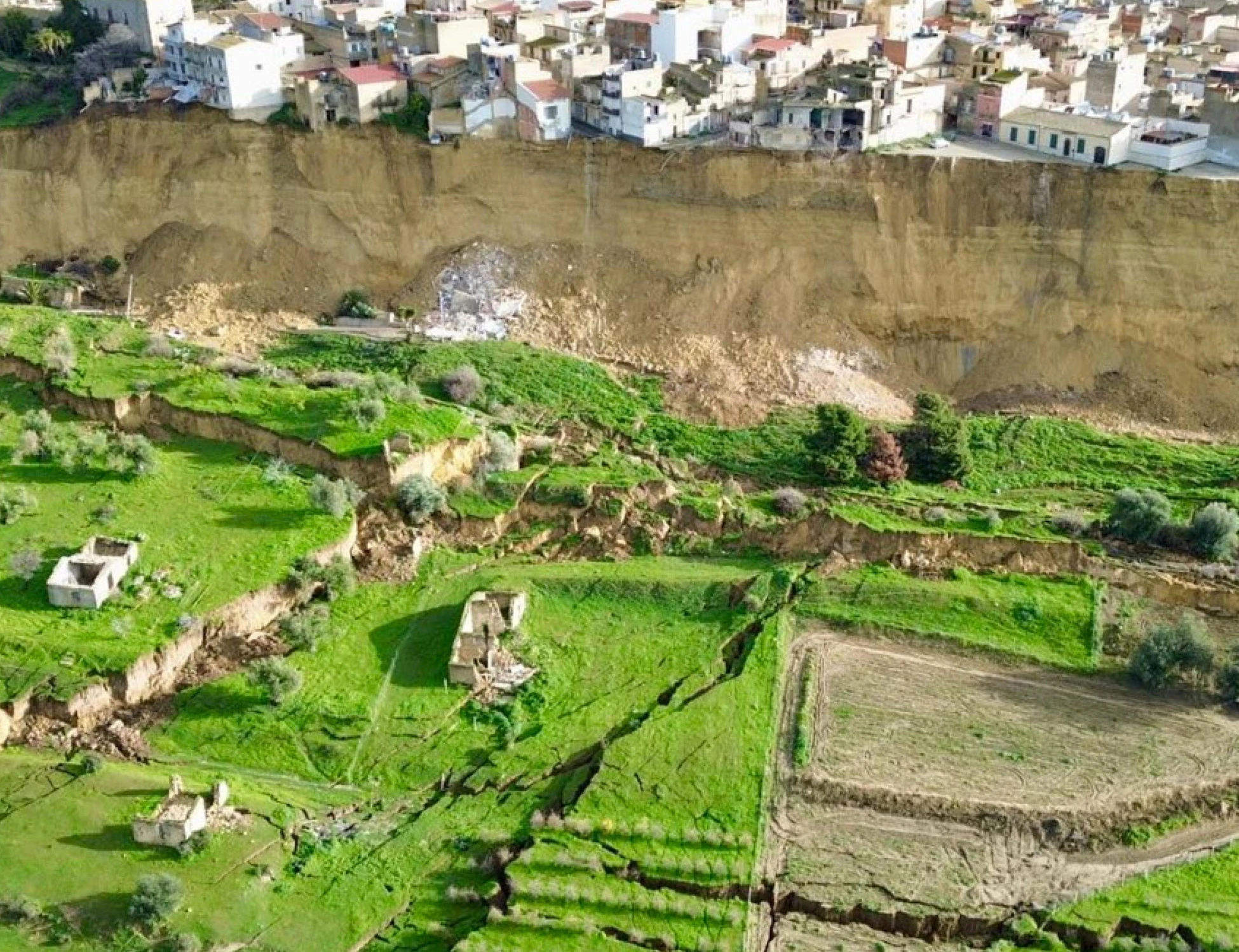 Niscemi, "frana l'intera collina": un disastro senza precedenti