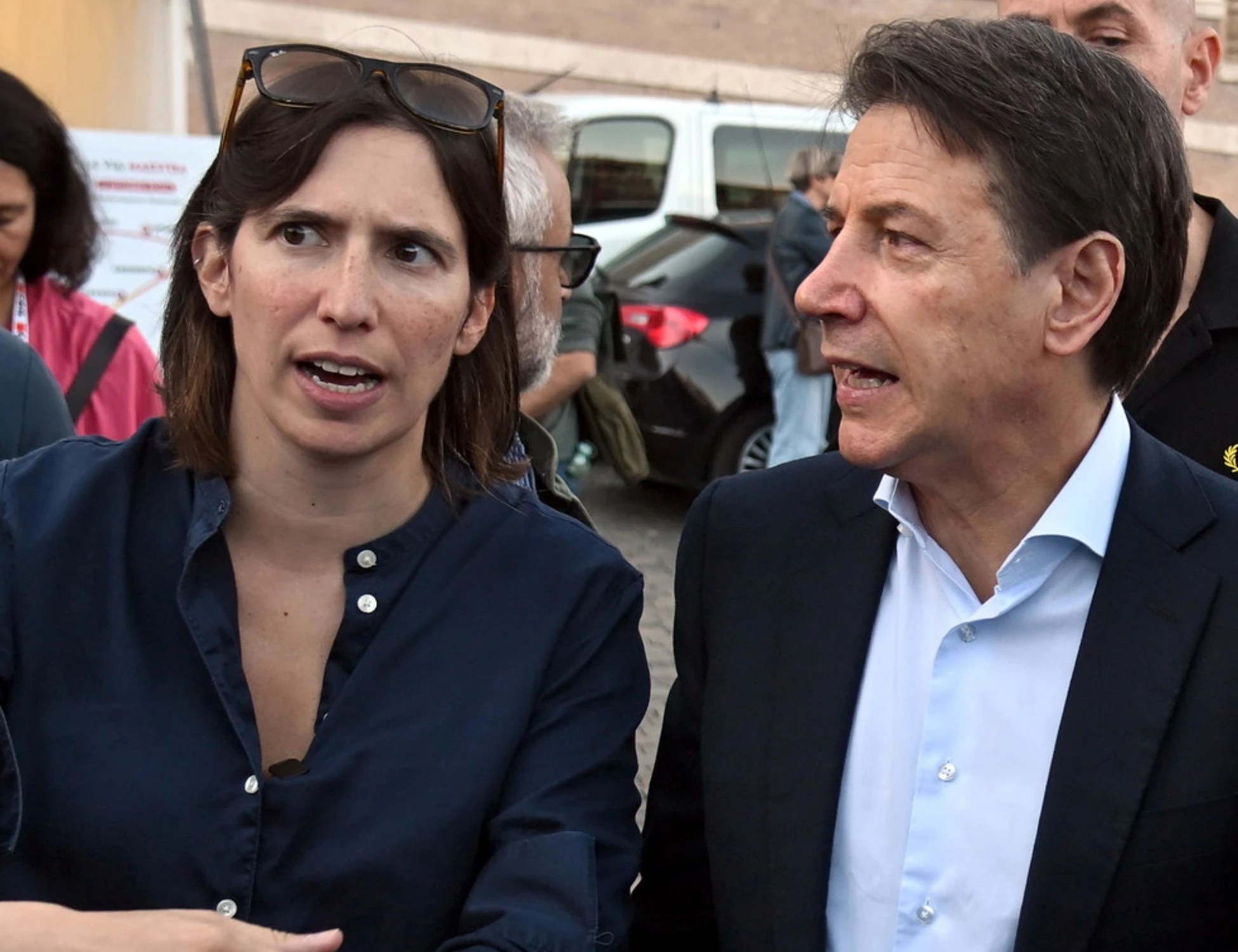 Conte, "se ne deve assumere la responsabilità": Schlein con le spalle al muro