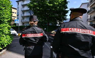 Viareggio, bottigliate in testa per rapinarlo: arrestato 22enne marocchino