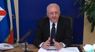 Coronavirus, Vincenzo De Luca: "Fuga in avanti del Nord? Chiudo i confini", non condannerà la Campania dopo averla salvata