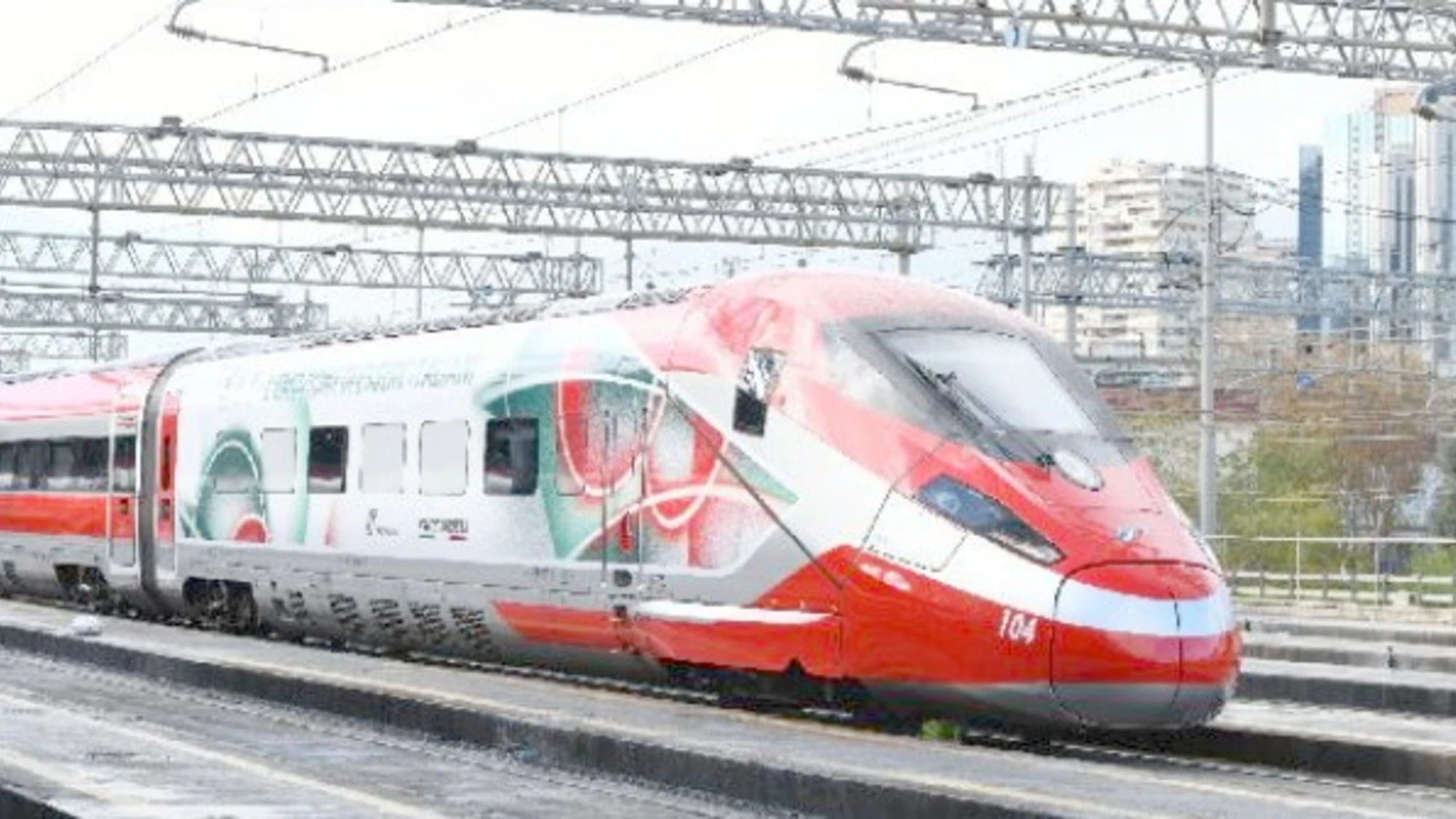 Anche i treni indossano l’abito per celebrare i Giochi olimpici