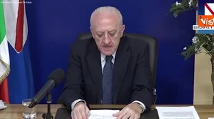 Vincenzo De Luca, vaccinazioni di massa nelle isole campane a prescindere dall'età: è polemica