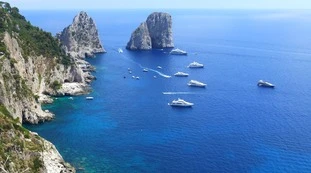 Coronavirus, tre romani positivi dopo una vacanza a Capri: l'indagine su un nuovo focolaio