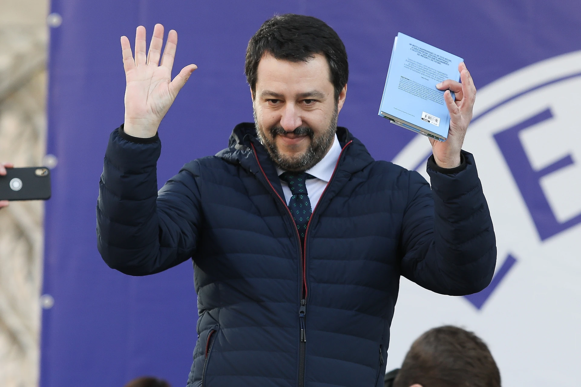 "Con lui si deve sempre...". Salvini, siluro contro il Cav a due giorni dalle elezioni