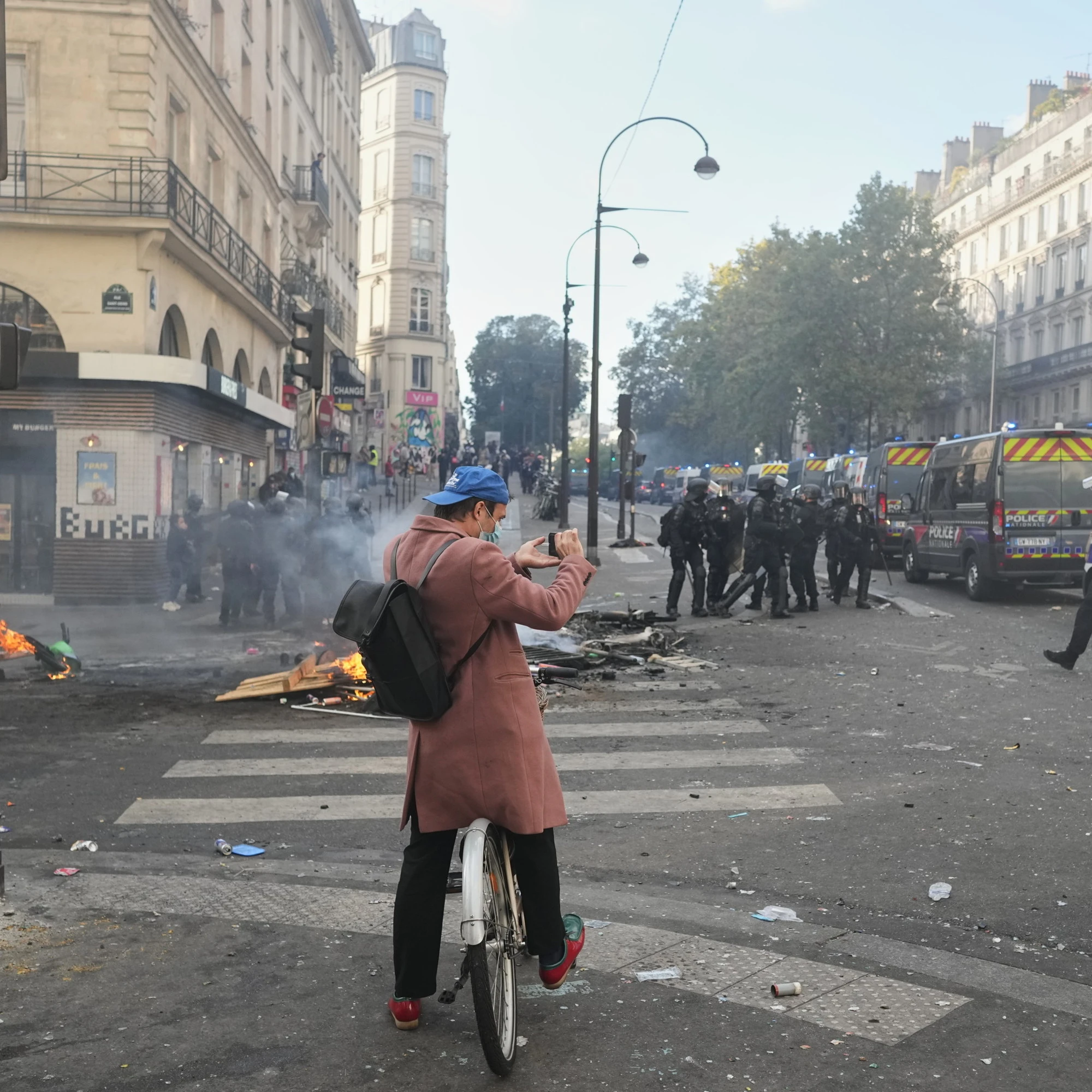 Parigi sottomessa agli islamici