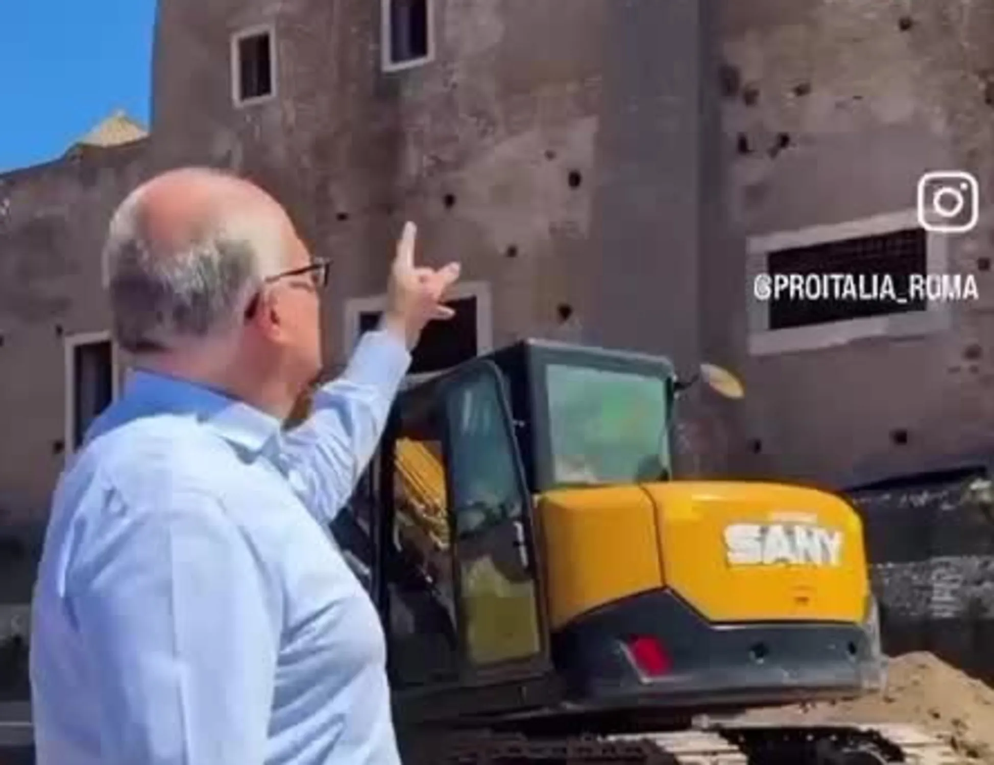Leggi l'articolo: Torre dei Conti, il surreale video di Gualtieri