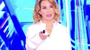 Pomeriggio 5, Barbara D'Urso: "Mi avete fatto saltare?". Clamoroso fuorionda, fucilata ai piani alti Mediaset