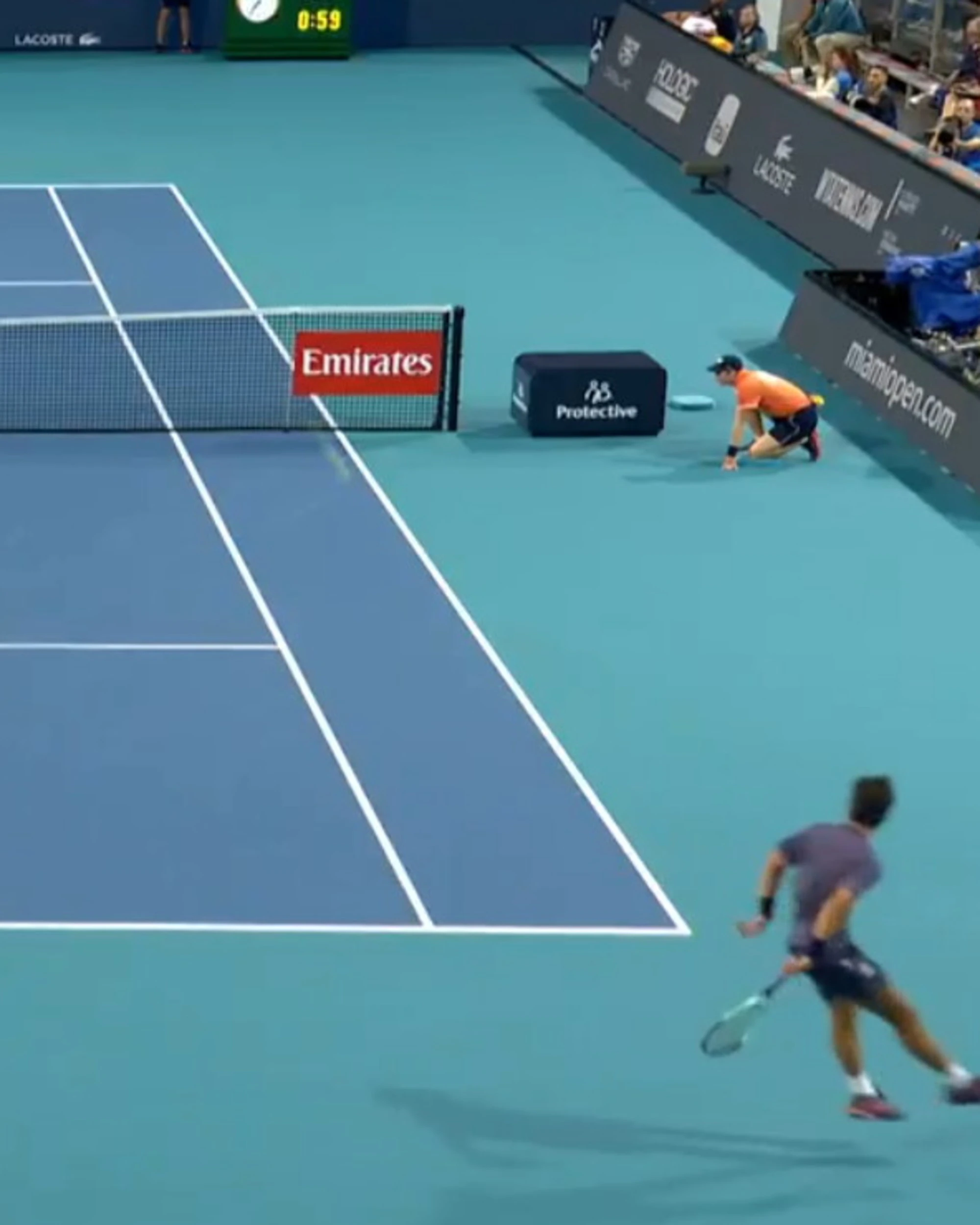 Djokovic travolge Musetti: tutti in piedi a Miami dopo questo punto