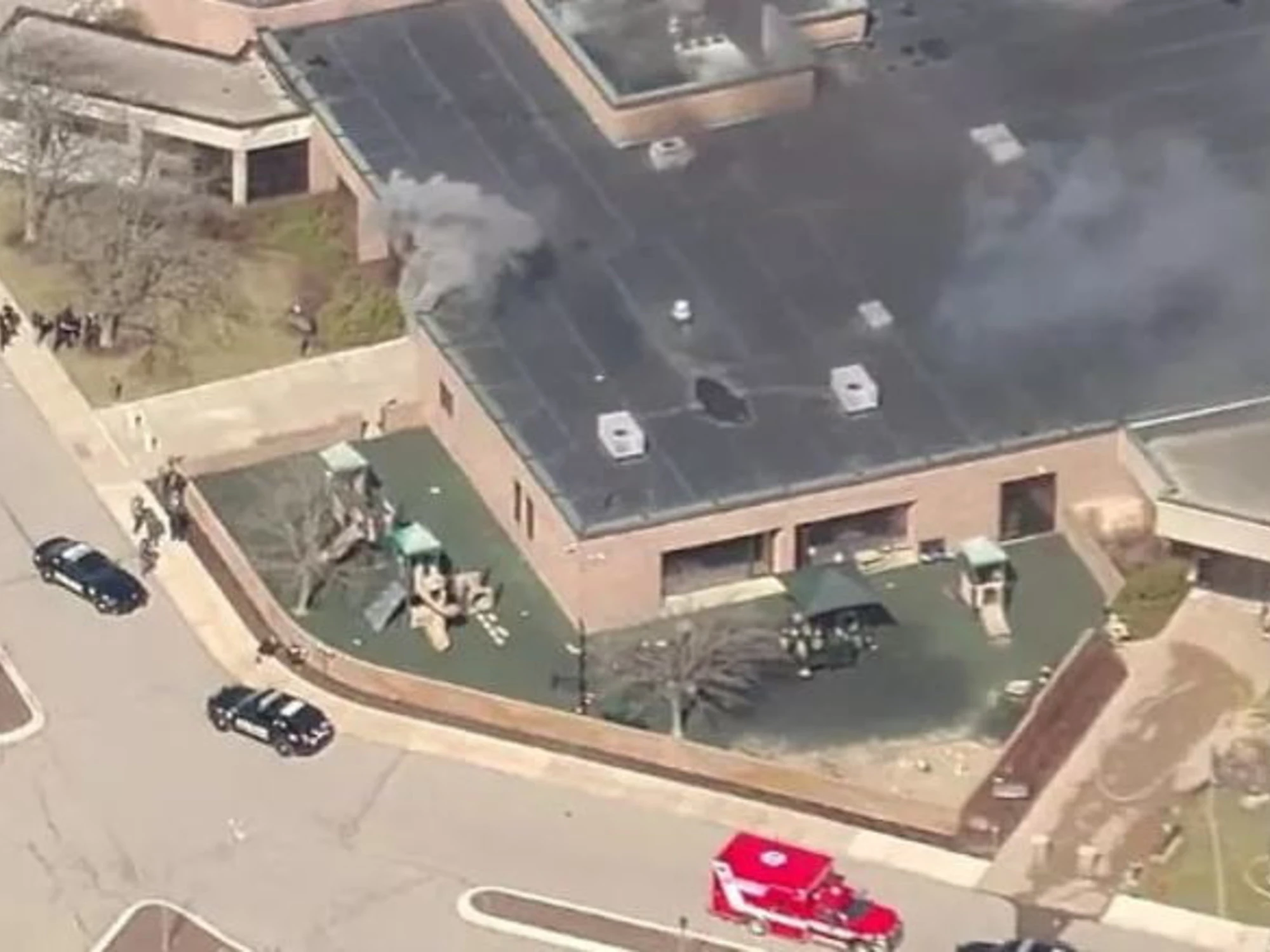 Detroit, lo schianto con l'auto, poi la sparatoria: assalto alla sinagoga