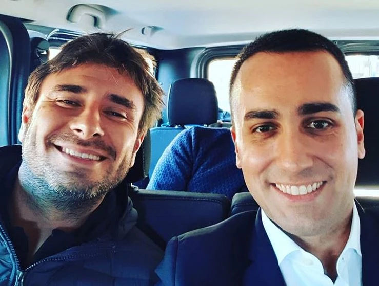Alessandro Di Battista scarica Luigi Di Maio e M5s: "Hanno fatto tutto loro." Brutto tradimento 