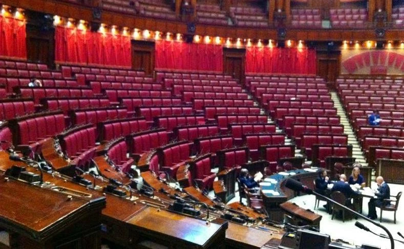 Prima seduta dopo la pausa: in aula solo 10 deputati