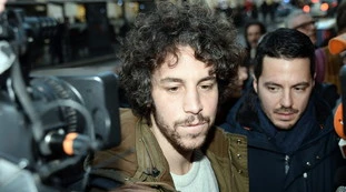 Mattia Santori e le sardine scrivano a Mattarella: "Prenda in mano la situazione". Conte scavalcato e umiliato