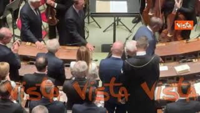 80 anni Costituente, standing ovation per Mattarella al termine del suo intervento alla Camera