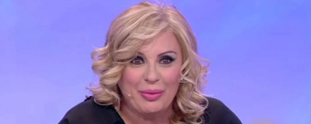 Uomini e Donne, Tina Cipollari posta la foto sbagliata: "Gemma Galgani?", la peggiore delle umiliazioni
