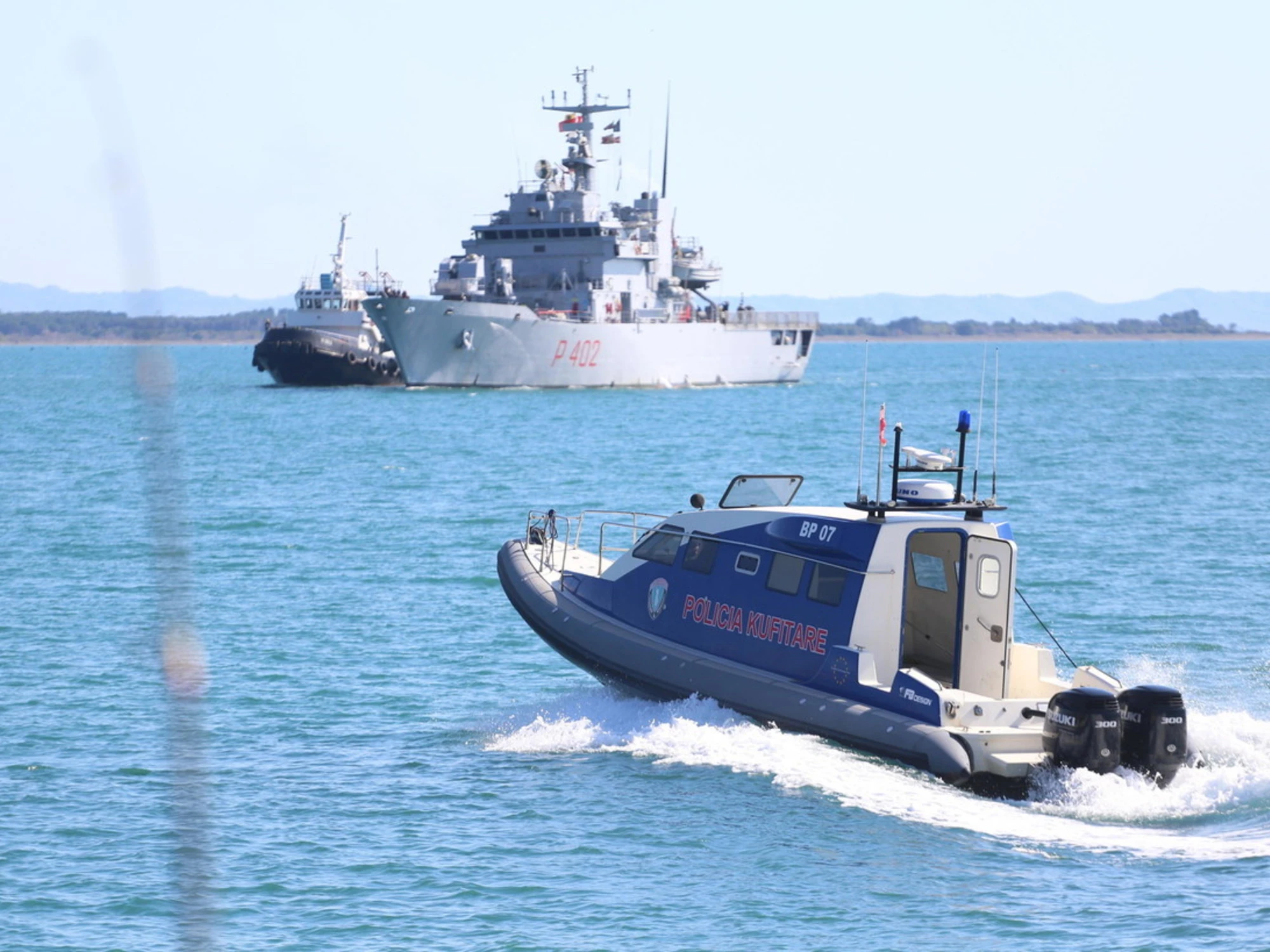Centri in Albania, "trasferire anche i migranti soccorsi in mare"
