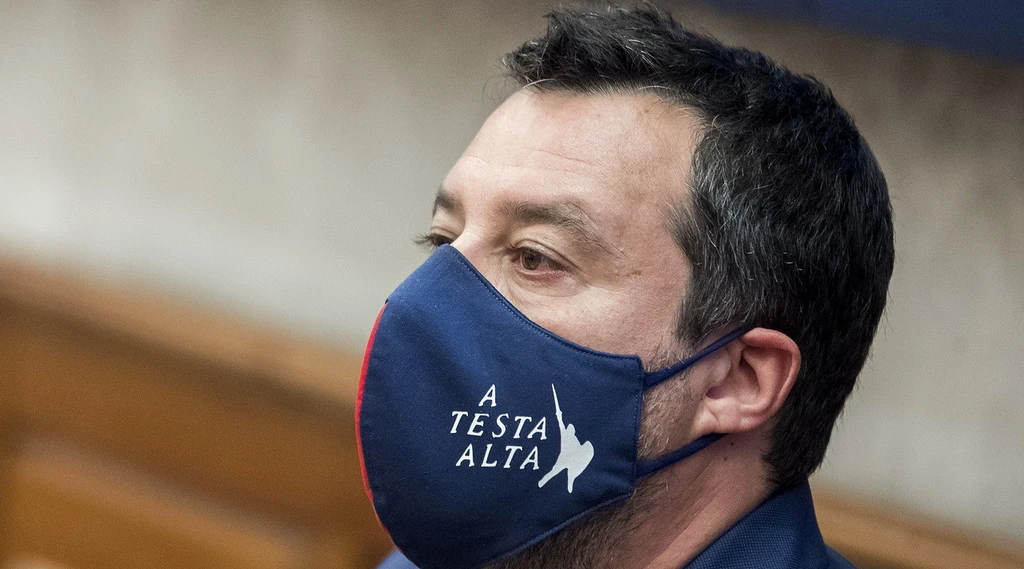 Immigrazione, Matteo Salvini denuncia: "Sbarcati a Lampedusa 10 immigrati positivi alla variante Delta"
