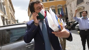 Matteo Salvini, il pacchetto della Lega per rilanciare il turismo: "In Europa ci insultano e non ci vogliono? Vacanze in Italia"