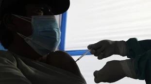 Bollettino 25 settembre, un ceffone ai "catastrofisti" del vaccino: contagi e ricoveri, ecco com'è stravolta l'Italia un anno dopo